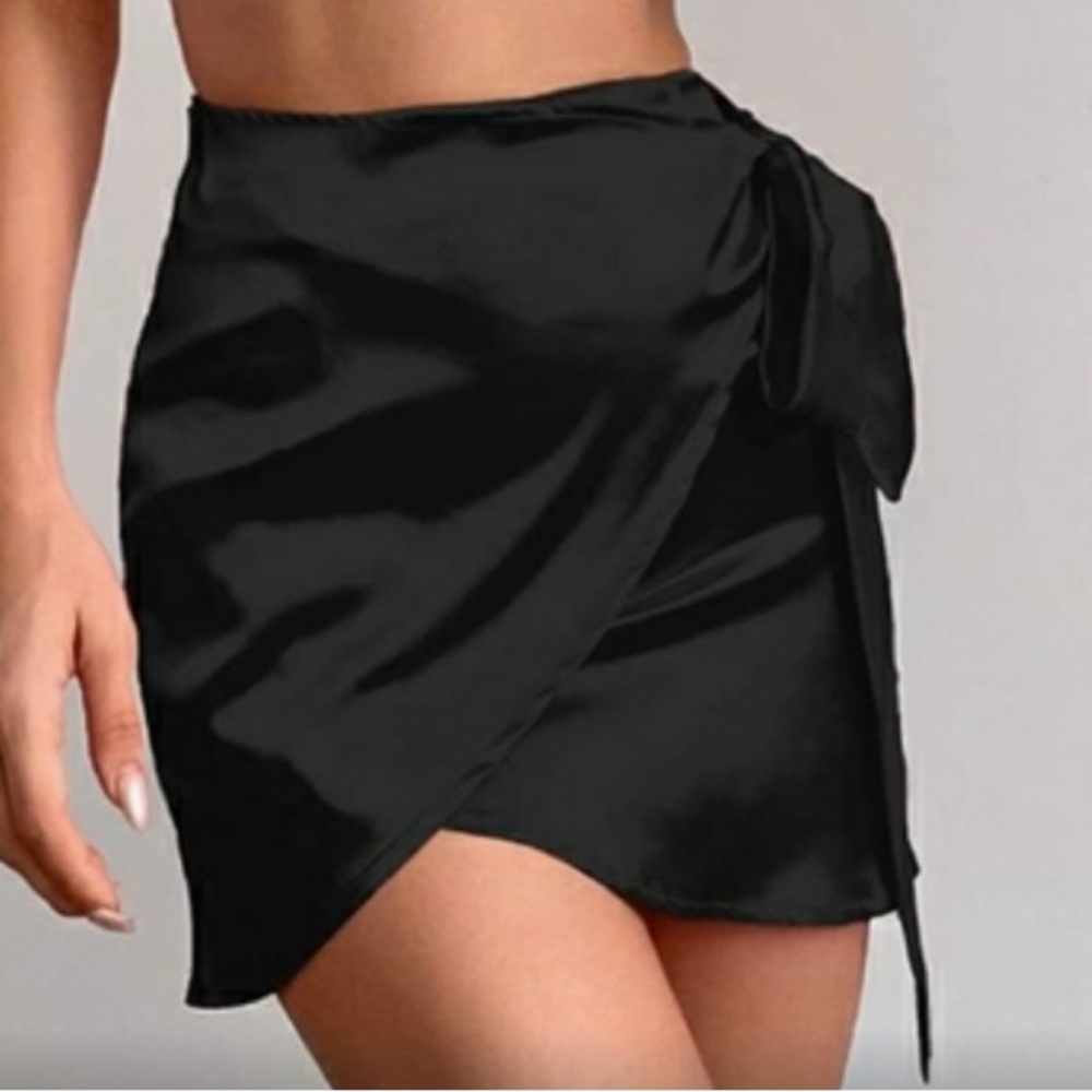 UK size 8 GLASSONS new with tags never worn black side tie satin skirt
